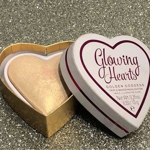 I Heart Revolution Glowing Hearts Highlighter